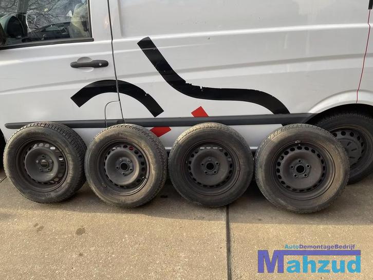 VW AUDI SEAT SKODA Stalen velgen winterbanden 5x112 15 inch, Autos : Pièces & Accessoires, Autres pièces automobiles, Volkswagen