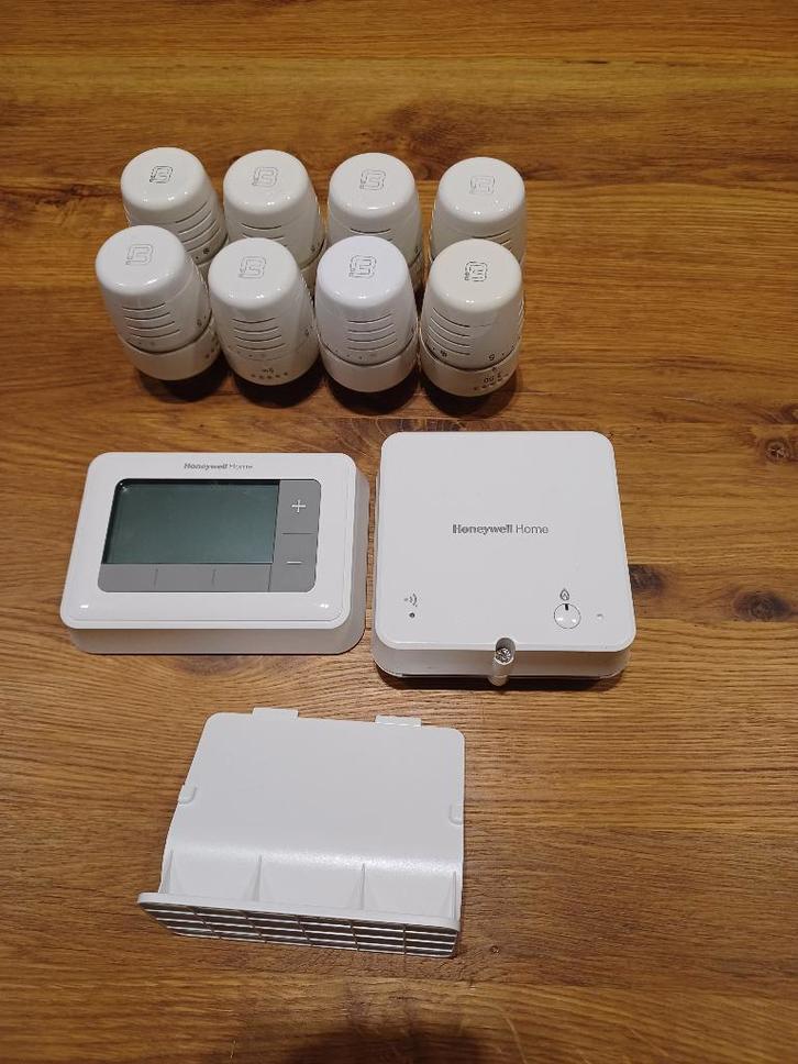 Draadloze thermostaat met 13 thermostatische kranen, Doe-het-zelf en Bouw, Thermostaten, Gebruikt, Ophalen of Verzenden