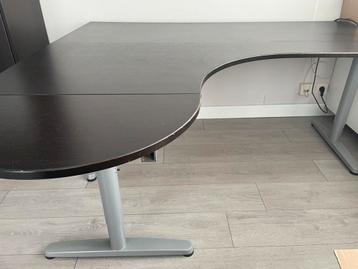 Ikea bureau beschikbaar voor biedingen