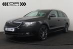 Skoda Superb 1.6TDI DSG - NAVI - PANODAK - LEDER - ALU 18", Auto's, Skoda, Euro 5, 105 pk, Zwart, 4 cilinders