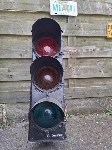 Feu de signalisation, Enlèvement, Maison et Meubles