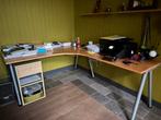 Bureau en kledingkast, Ophalen, Zo goed als nieuw, Bureau