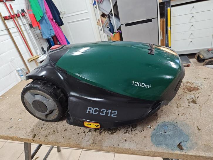 Robomow RC312 met accessoires en extra robot voor onderdelen, Tuin en Terras, Robotmaaiers, Gebruikt, Met regensensor, Bestuurbaar via app