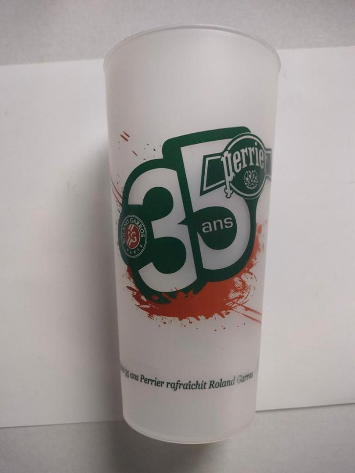 🎾  🏸 cup beker 35 years Roland-Garros Perrier kunststof, Verzamelen, Sportartikelen en Voetbal, Gebruikt, Overige typen, Ophalen of Verzenden