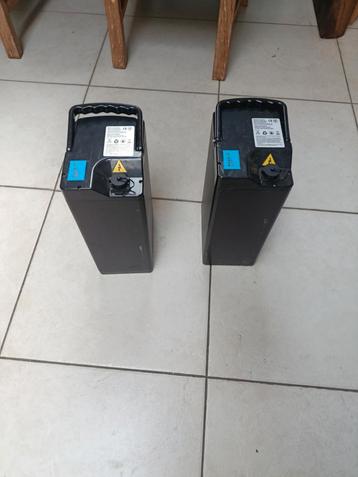 2 lithium batterijen te koop + oplader  beschikbaar voor biedingen