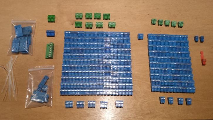 Lot +250 connecteurs borniers à vis extron captive connector, Hobby en Vrije tijd, Elektronica-componenten, Zo goed als nieuw