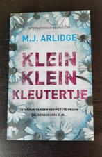 boek Klein Klein kleutertje, Boeken, Thrillers, Ophalen of Verzenden, Zo goed als nieuw, M.J. Arlidge, België