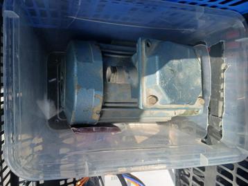 2 Asynchrone motor + pomp beschikbaar voor biedingen
