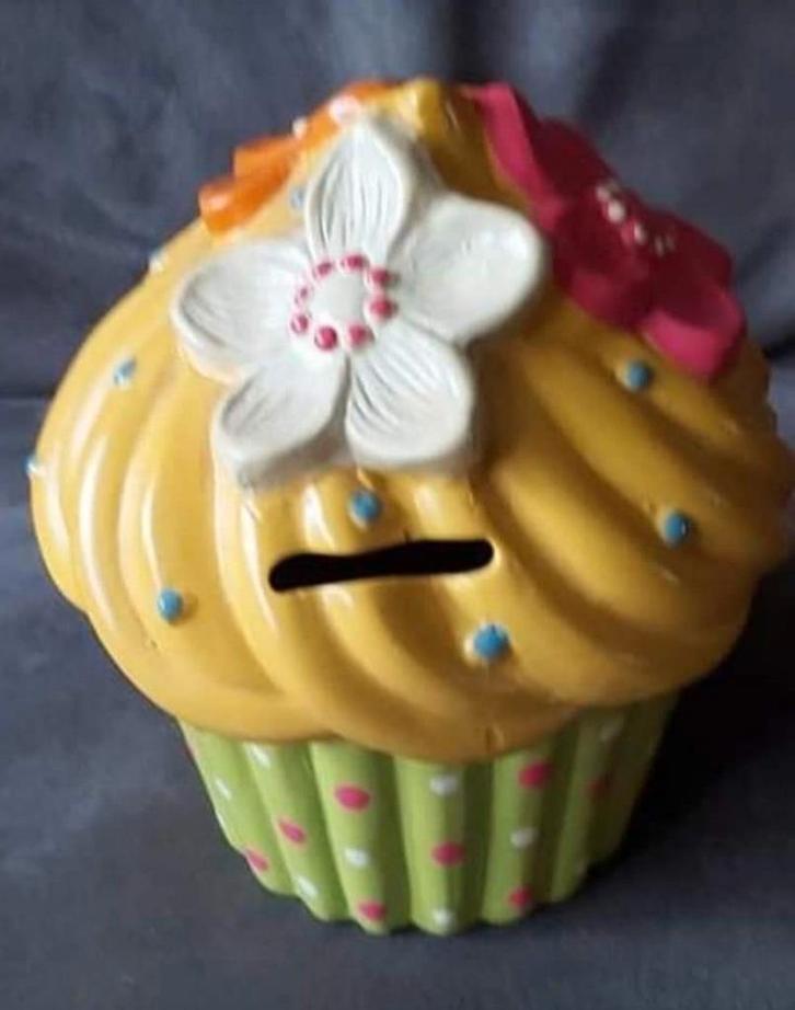 Spaarpot / spaarpotten in steen : cupcake en varkens, Collections, Tirelires, Comme neuf, Enlèvement ou Envoi