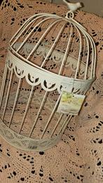 Cage décorative, Enlèvement