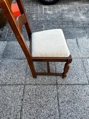 6 Vintage houten stoelen beschikbaar voor biedingen