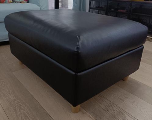 VIMLE Ikea Zwarte voetenbank van imitatieleer, Huis en Inrichting, Zetels | Voetbanken en poefs, Zo goed als nieuw, 50 tot 75 cm