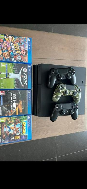 Playstation 4 met 3 controllers beschikbaar voor biedingen