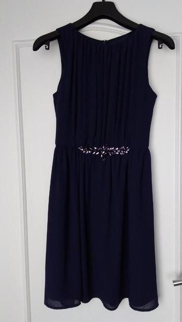 Donkerblauw kleedje met mooi detail maat 34
