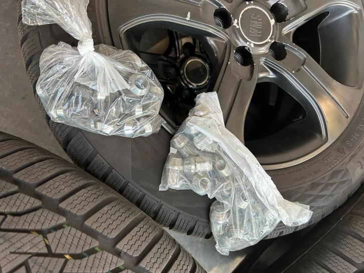 WINTERBANDEN op velg 215/60 R16, Auto-onderdelen, Banden en Velgen, Velg(en), Winterbanden, 16 inch, 215 mm, Personenwagen, Gebruikt