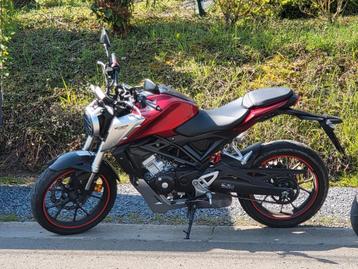 Superbe Moto Honda CB125R