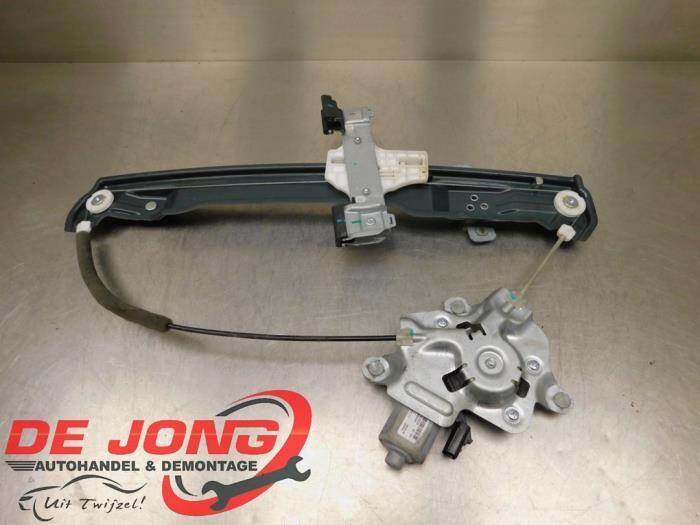 Ruitmechaniek 4Deurs links-voor van een Ssang Yong Tivoli, Auto-onderdelen, Ruiten en Toebehoren, Ssangyong, Gebruikt, 3 maanden garantie