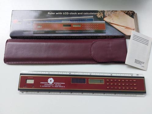 meetlat met clock en rekenmachine in etui, Diversen, Rekenmachines, Nieuw, Ophalen of Verzenden