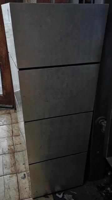 Feestzuil (2 beschikbaar) 15€ per stuk  beschikbaar voor biedingen