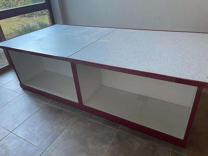 Speeltafel/kast op wielen, Huis en Inrichting, Kasten |Televisiemeubels, Zo goed als nieuw, Ophalen