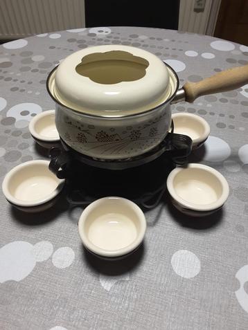 Fonduestel in smeedijzer met 6 draaiende stenen potjes beschikbaar voor biedingen