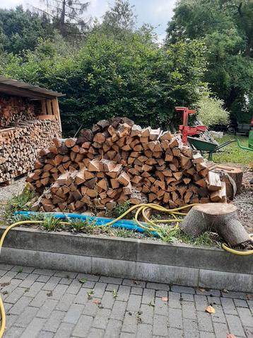 Droog brandhout 3 kuub  van dennenbomen lengte 35cm  beschikbaar voor biedingen