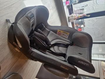 Draaibare auto kinderstoel beschikbaar voor biedingen