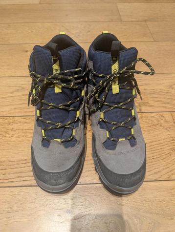 Wandelschoenen Quechua 39 waterdicht beschikbaar voor biedingen