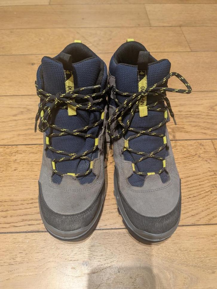 Chaussures de randonnée imperméables Quechua 39, Enfants & Bébés, Vêtements enfant | Chaussures & Chaussettes, Comme neuf, Chaussures