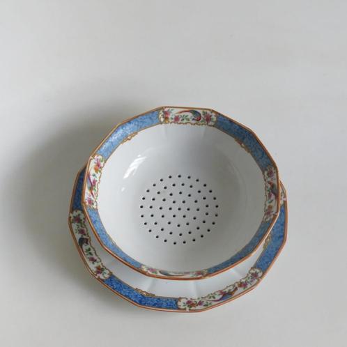 Bol passoire vintage avec assiette inférieure Porcelaine Bav, Antiquités & Art, Antiquités | Services (vaisselle) pièces, Enlèvement ou Envoi