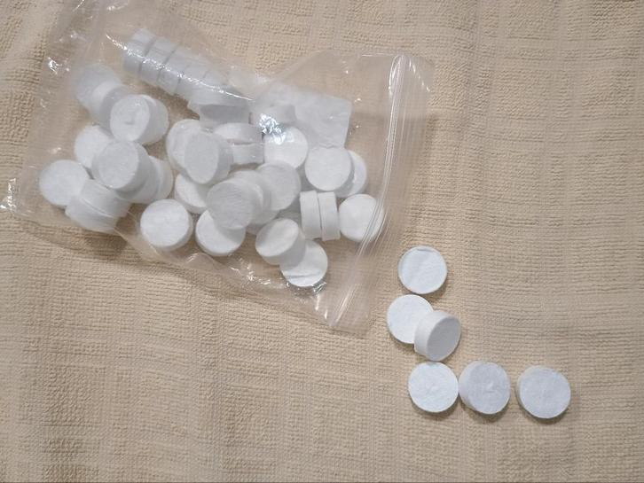 Gecomprimeerde wegwerppads - 50 stuks - compacte doekjes, Caravans en Kamperen, Kampeergereedschap, Nieuw, Ophalen of Verzenden