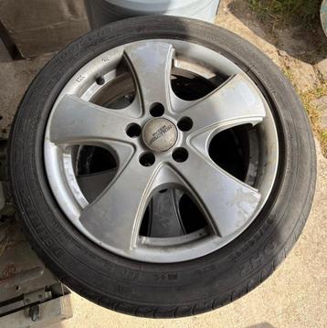 4 aluvelgen met prima zomerbanden, Skoda beschikbaar voor biedingen