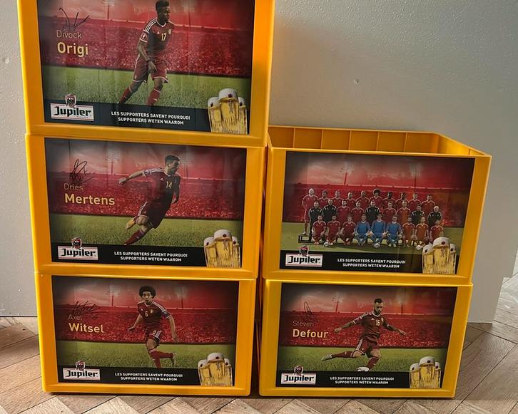 Red Devils verzameling opbergbakken, Hobby en Vrije tijd, Verzamelkaartspellen | Yu-gi-Oh!, Zo goed als nieuw, Ophalen