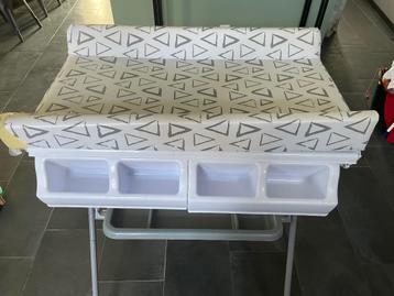 Table à langer  beschikbaar voor biedingen