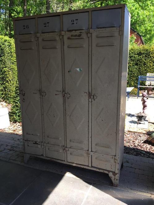 Authentieke oude Franse 4 - deurs locker / lockerkast, Huis en Inrichting, Kasten | Lockerkasten, Gebruikt, Ophalen