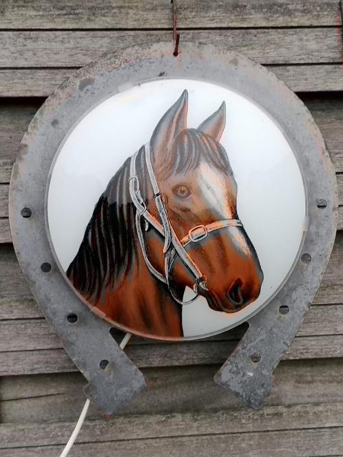 ancien fer à cheval publicitaire avec lumières, tête de chev, Antiquités & Art, Curiosités & Brocante, Enlèvement ou Envoi