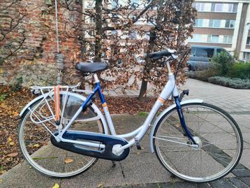 Damesfiets meisjesfiets studentenfiets stadfiets city bike  beschikbaar voor biedingen