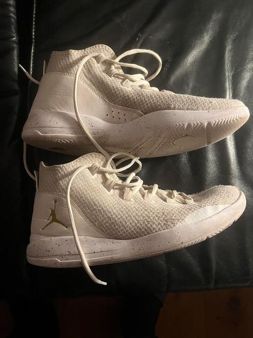 Jordan Reveal white-gold 45, Vêtements | Hommes, Chaussures, Comme neuf, Baskets, Blanc, Enlèvement ou Envoi