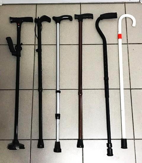 Canne de marche ajustable : 5 pièces différentes 😍🤗💑😎👌, Divers, Bâtons de marche, Utilisé, Ajustable, Pliable, Enlèvement ou Envoi