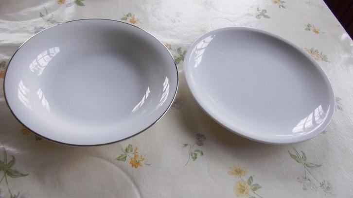 2 borden - 1 diep - 1 plat, Antiek en Kunst, Antiek | Servies los, Ophalen of Verzenden