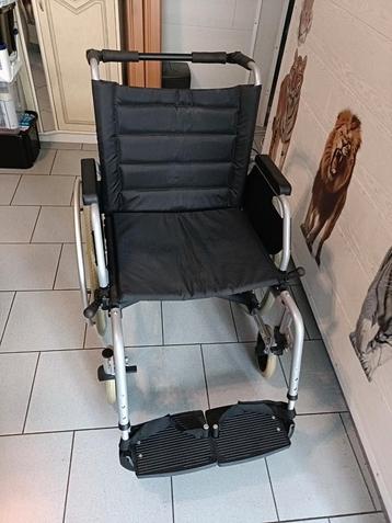 Chaise roulante pliable et démontable VERMEIREN ECLIPS+ 52cm disponible aux enchères