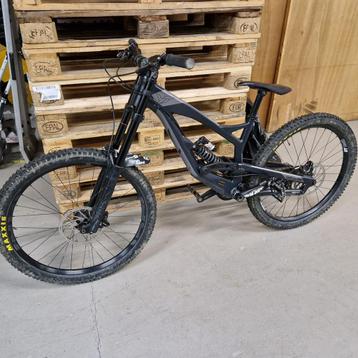 YT tues dh downhill mtb, Fietsen en Brommers, Ophalen, Giant
