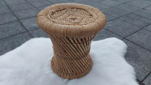 Table d'appoint ronde en bambou avec assise en corde, Maison & Meubles, Tabourets, Comme neuf, Enlèvement ou Envoi