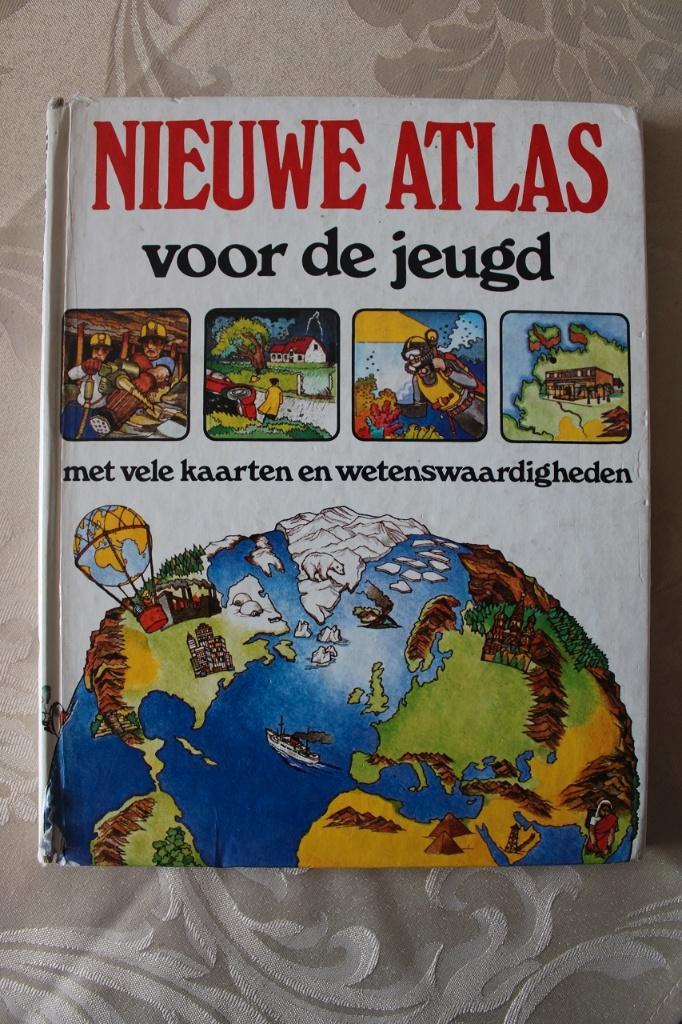 Nieuwe atlas jeugd met vele kaarten en wetenswaardigheden, Livres, Livres pour enfants | Jeunesse | Moins de 10 ans, Utilisé, Non-fiction