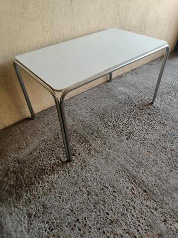 Vintage formica eettafel / werktafel jaren 70  beschikbaar voor biedingen