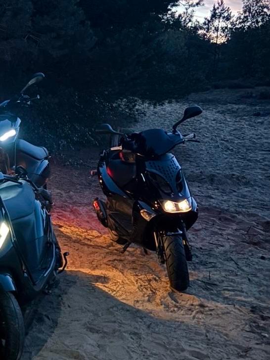 Aprillia SR50  b klasse, Fietsen en Brommers, Scooters | Peugeot, Zo goed als nieuw, Overige modellen, Klasse B (45 km/u), Tweetakt