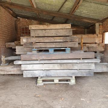 Tropisch hout balken palen planken beschikbaar voor biedingen