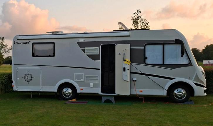 Mobilhome automaat sunlight i69L met aanhangwagen te koop, Caravans en Kamperen, Mobilhomes, Particulier, tot en met 4, Integraal