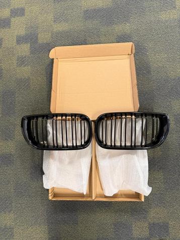 BMW E46 02-05 Grillen Glanzend Zwart Dubbelspijls beschikbaar voor biedingen