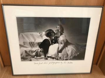 Photographie sous cadre, Love’s first kiss, Enlèvement